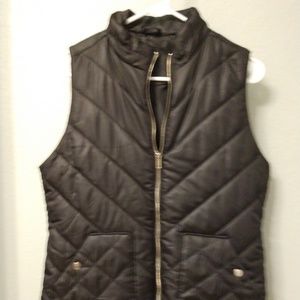 Kensie Jeans Black Puffer Vest with Ruffle bottom